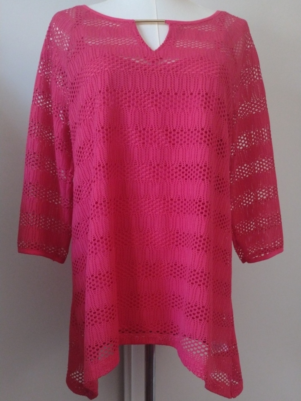 Dana Buchman Medium 2pc Symmetrical Hem Bright Pink Crochet Tunic with V-Notch